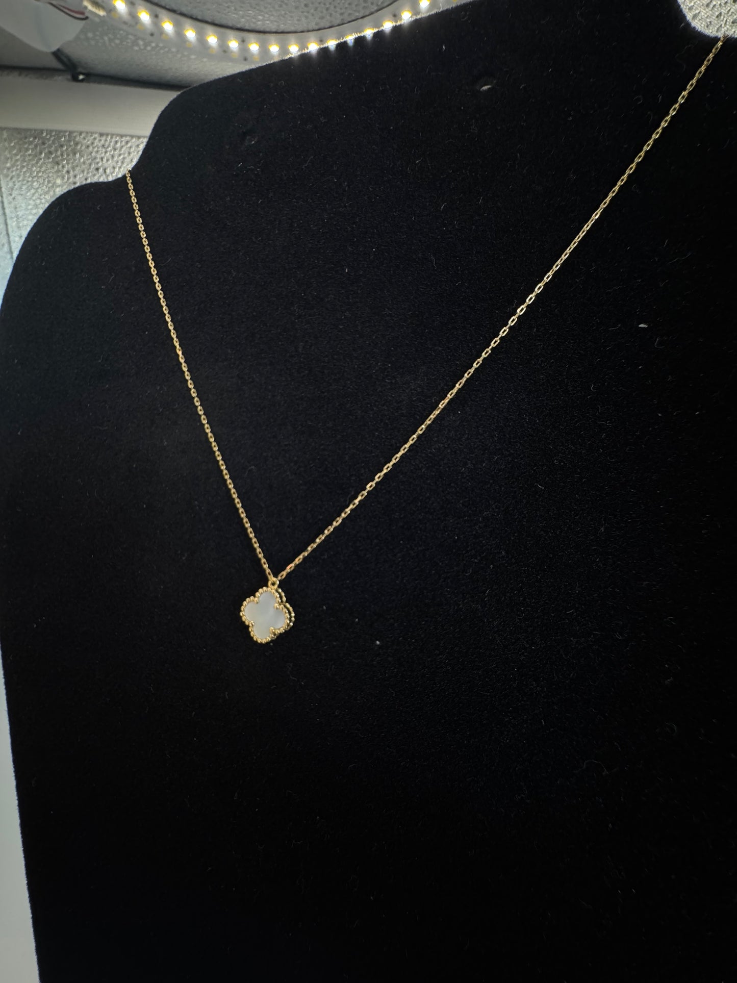 VCA necklace MOP