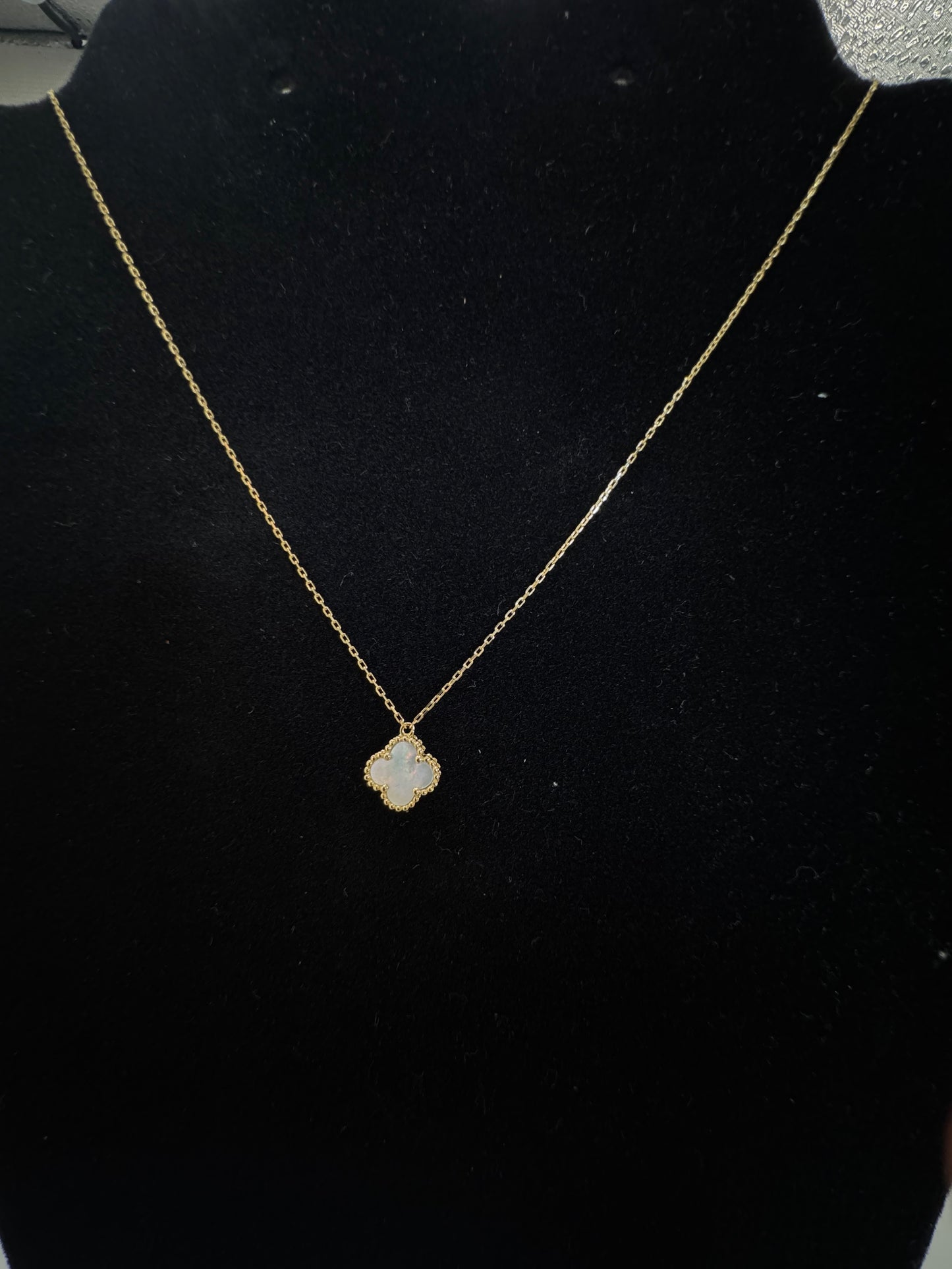 VCA necklace MOP
